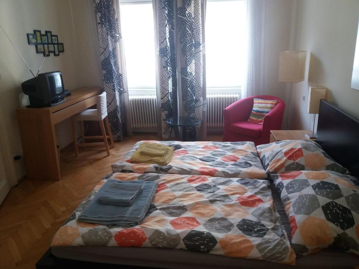 Geraeumige Zentrumsnahe Altbauwohnung ウィーン エクステリア 写真